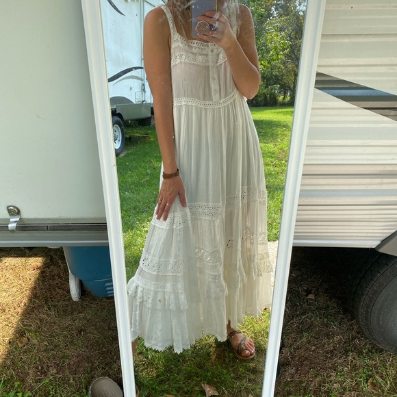 Meet your Posher, Jessica PS ALWAYS up for a great TRADE - Picture 9 of 16